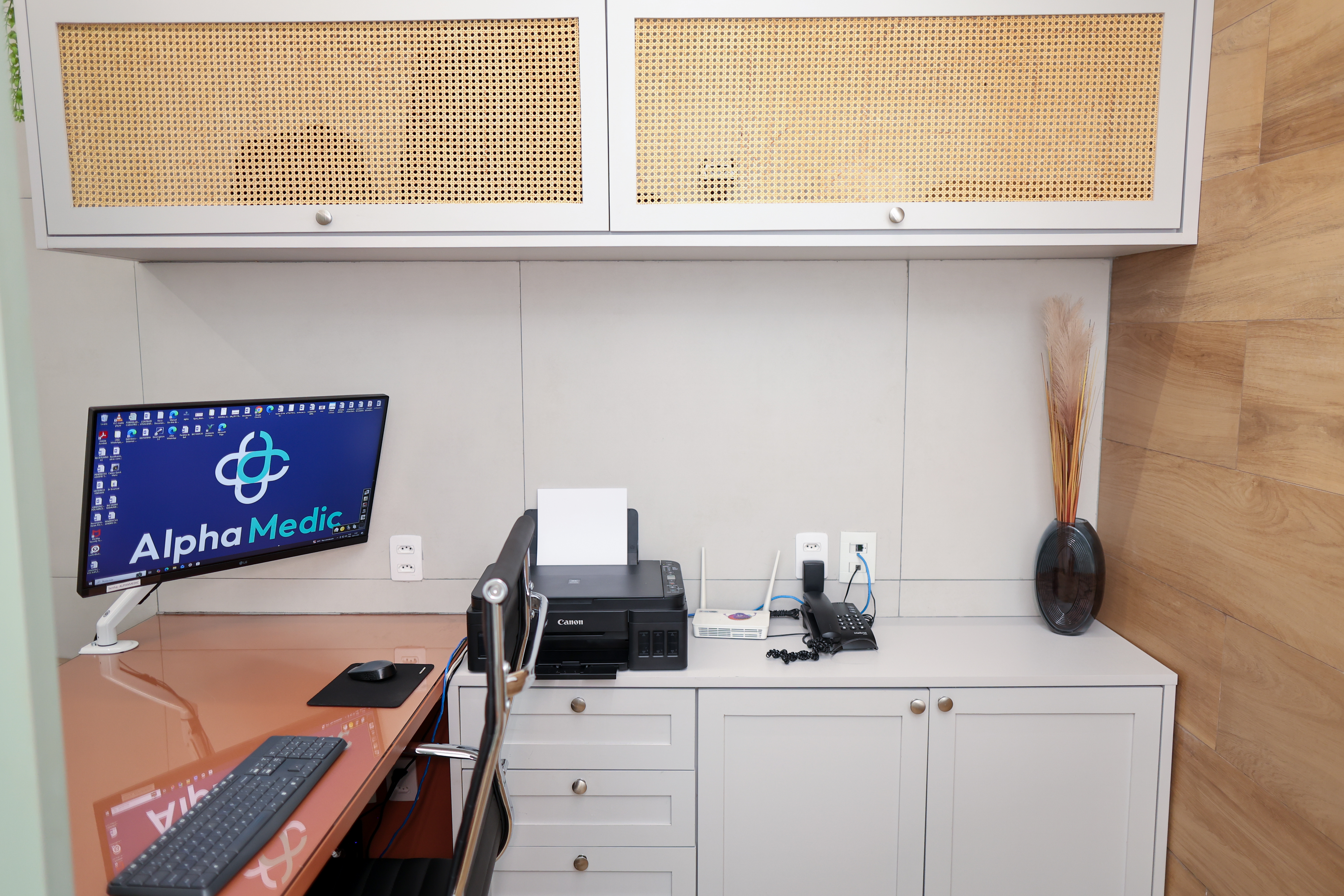 Médico atendendo no coworking